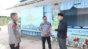 "Koordinasi petugas dalam proses pengadaan dinas kelautan dan perikanan di lapangan"
